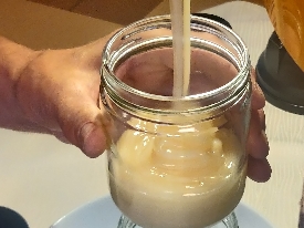 Smørbar honning på glas